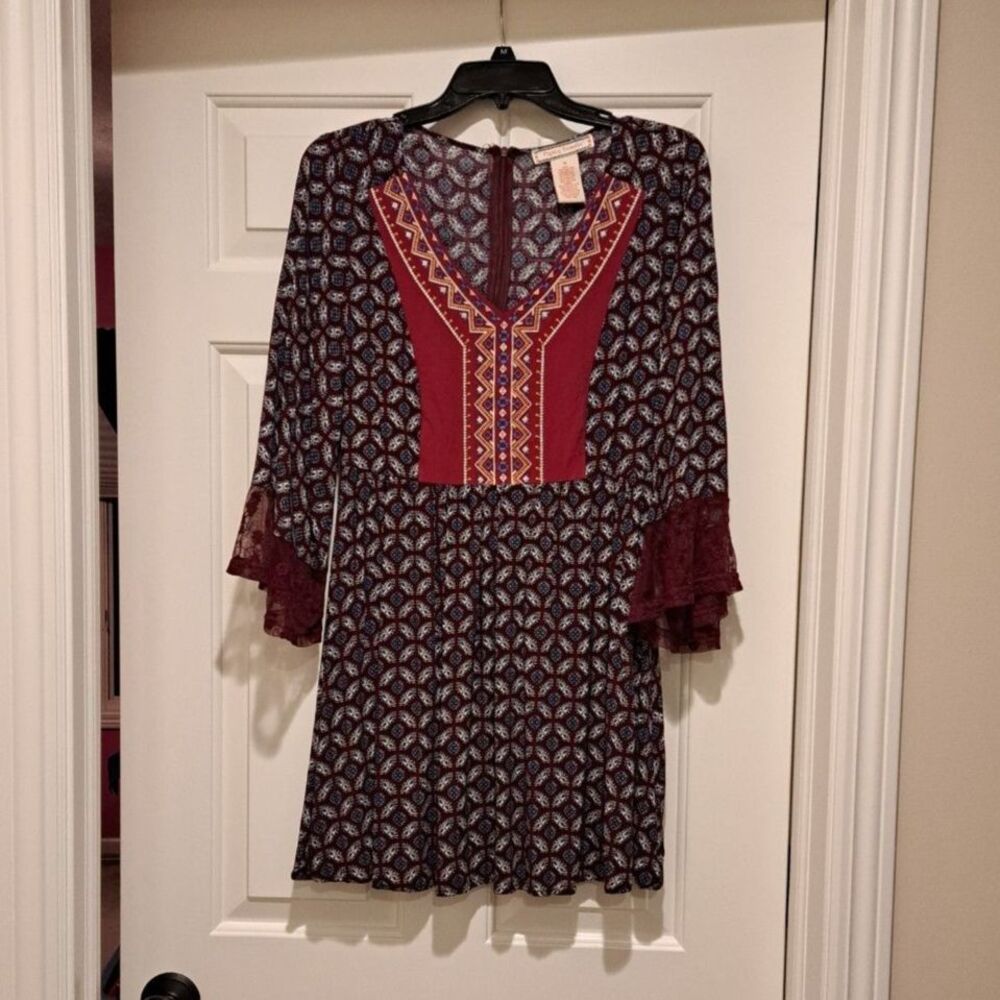 Flying Tomato Embroidered Dress Size Medium Boho V-neck Bell Lace Sleeves